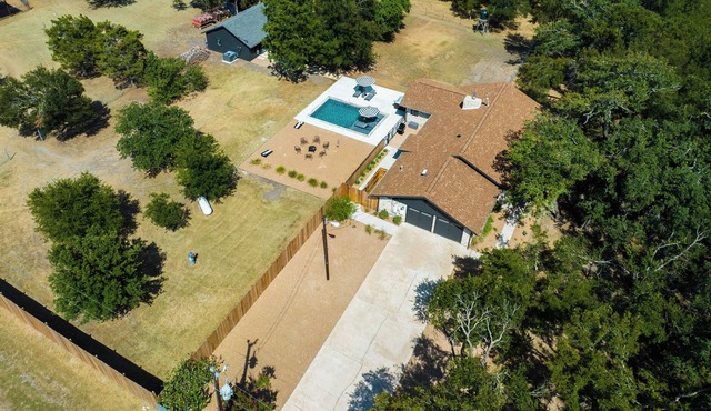 Hot Tub + Pool + Firepit + Gameroom ~ Separate Guesthouse