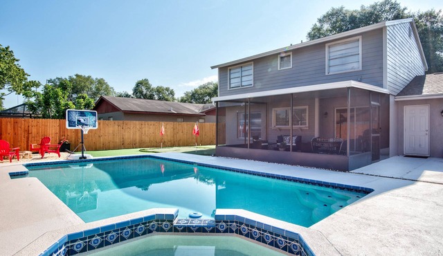 Hot Tub, Pool, Game Room & Mini Golf + 2 King Beds, Fun For the Whole Family!