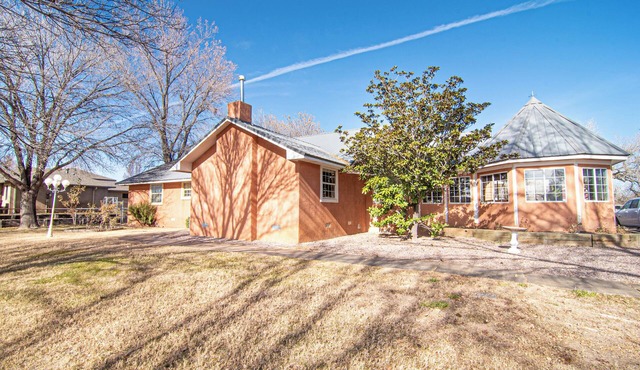 Hot tub, Pool, Grill, Patio, Gym, Game Room, Washer/Dryer, Pet friendly house