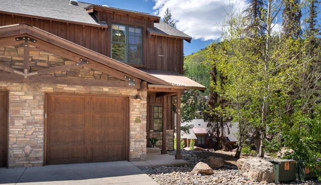 Hot Tub & Pool, Pet-Freindly, Hiking/Fishing Close!