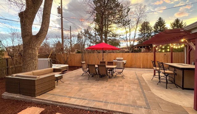 Hot Tub, Pool Table, Fireplace, Sunny Patio