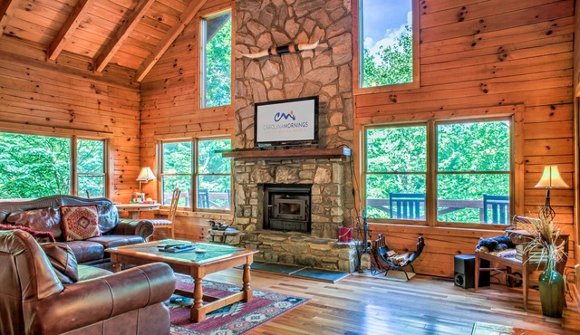 Hot Tub, Pool Table & Fireplace + Biltmore Pass | Pet-Friendly Mountain Stay