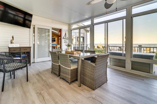Hot Tub & Private Beach! Lake Erie Family Getaway