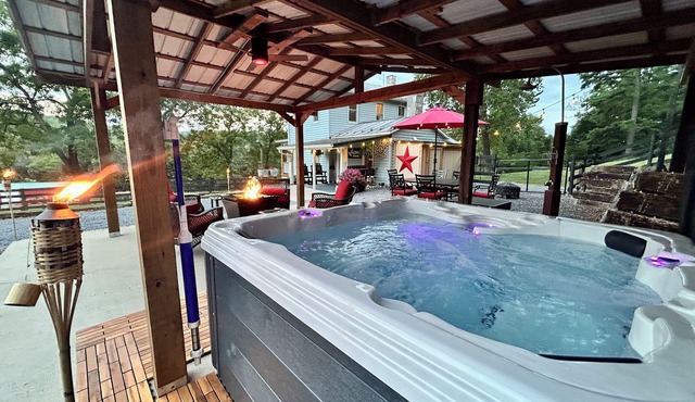 Hot Tub, Private Creek, Trout Fishing, Sauna, & Mountain View