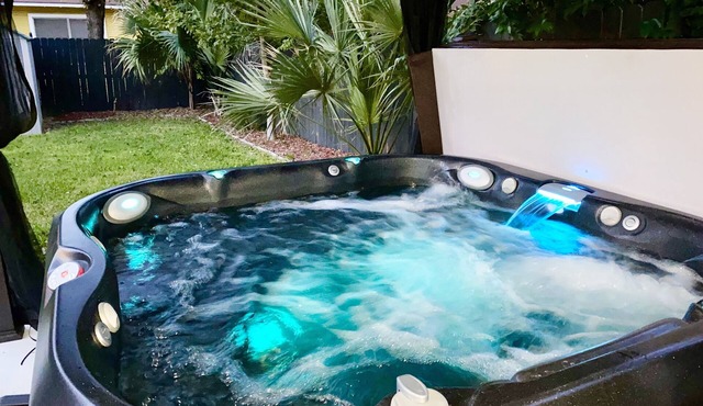 Hot Tub | Private Parking | Fiber Internet | Pets