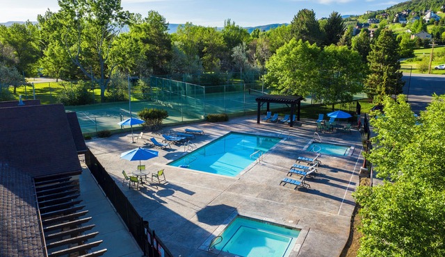 Hot Tub, Private Pineview Reservoir Vacation Rental Sleeps 12 - Huntsville Lodging LS54