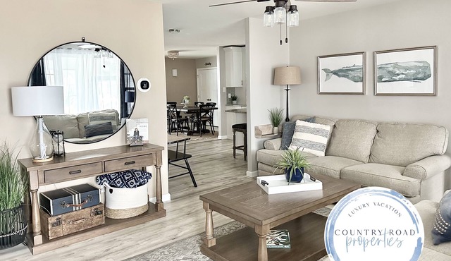 Hot Tub, Private Beach, Screened Porch Backyard Oasis, Local Pool, Close to all!