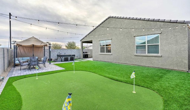 Hot Tub, Putting Green! New-Build Glendale Home