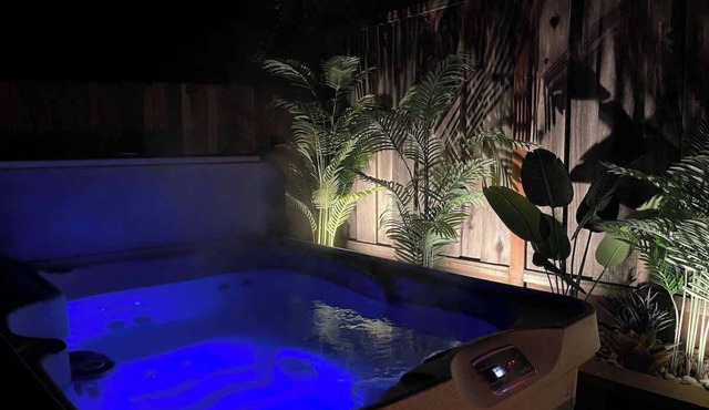 Hot tub+Redwoods State Park+Pet friendly+PS5