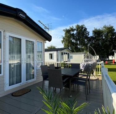 Hot tub retreat at Tattershall Lakes