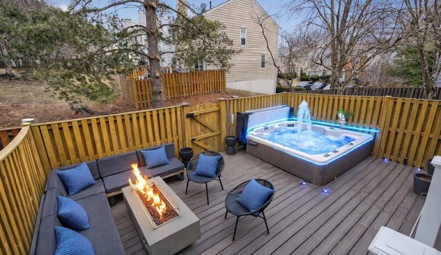 Hot Tub Retreat- Close to DC