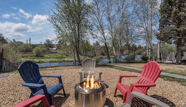 Hot Tub ~ Riverfront ~ Dog Friendly ~ Solo Stove ~ EV Charger ~ Sauna!