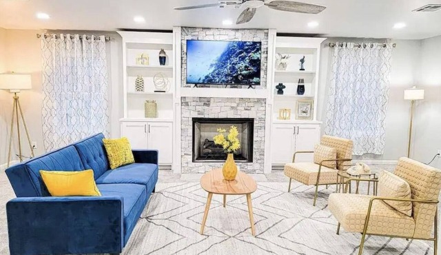 Hot Tub- Rose District-Walk to Shopping & Dining