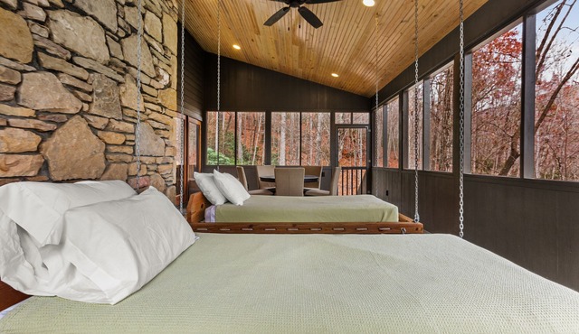 Hot tub, Rustic Elegance, In and outside fireplaces, Private, 10 miles to AVL.