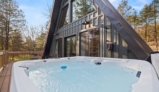 Hot Tub| RV Hook Up| Arcade| Creek