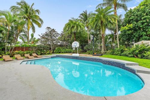 Hot Tub Salt Pool Png Png 5 Min to AtlAv Trampline