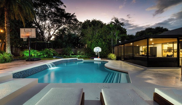 Hot Tub Salt Pool Png Png Close to AtlAv