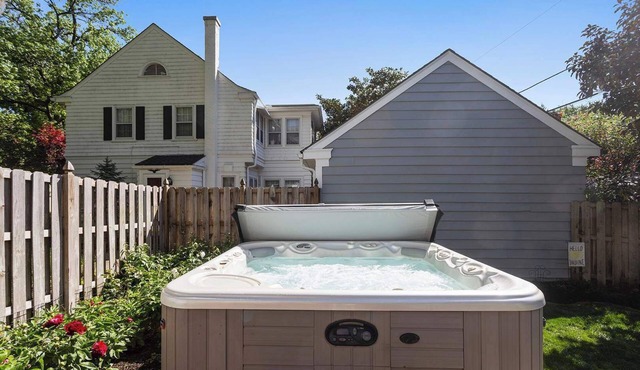 Hot Tub-Sauna-Cold Plunge - 5BR Brookside Retreat