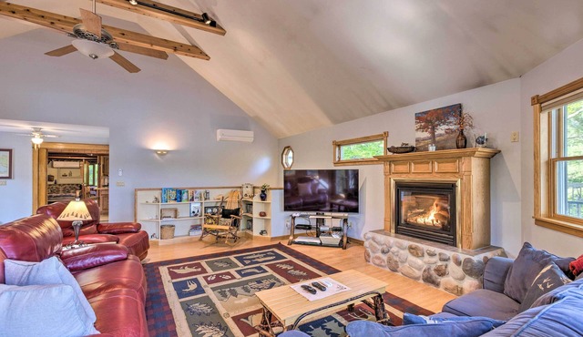 Hot Tub, Sauna, Fireplace, Dock! Lake Honor Cabin