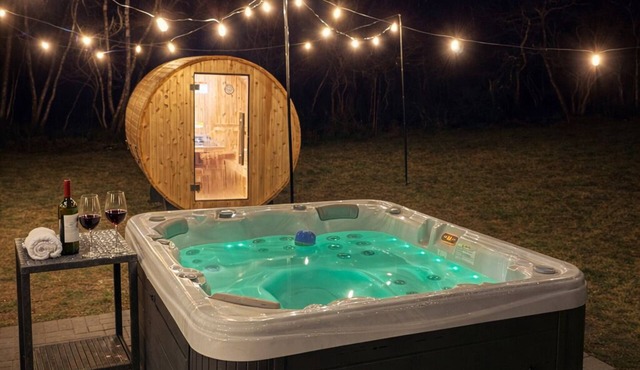Hot Tub, Sauna, Game Room, Fire Pit, Dog-friendly - Luxury Retreat