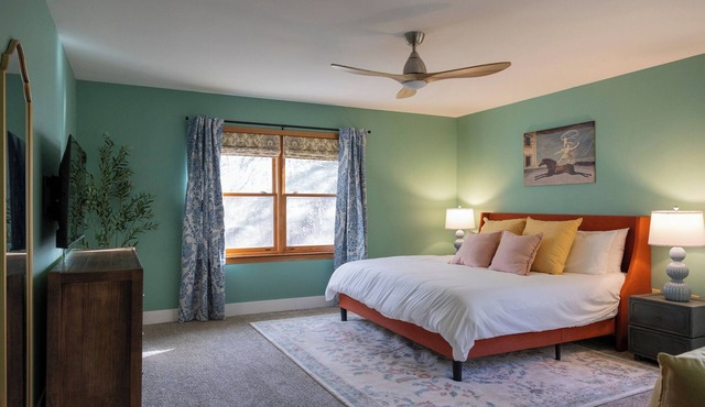 Hot Tub +Sauna + Game Room, near Wis. Dells and Baraboo