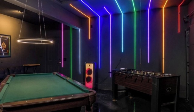 Hot Tub , Sauna , Movie Theater, Pool table, Park ,Office, Play ground.