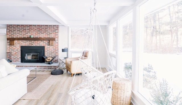 Hot Tub & Sauna, Sleeps 8 – Private Waterfront!