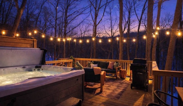 Hot Tub + Sauna + Stargazing Dome, Luxury Cabin Near Harpers Ferry, Sleeps 9