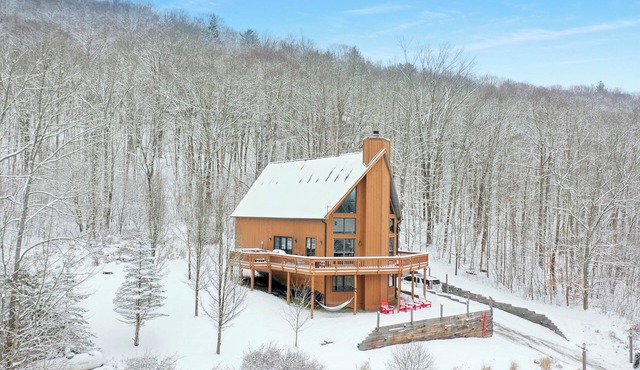 Hot Tub & Sauna ~ The Ridge Chalet ~ Wood Fireplace ~ Sleeps 12