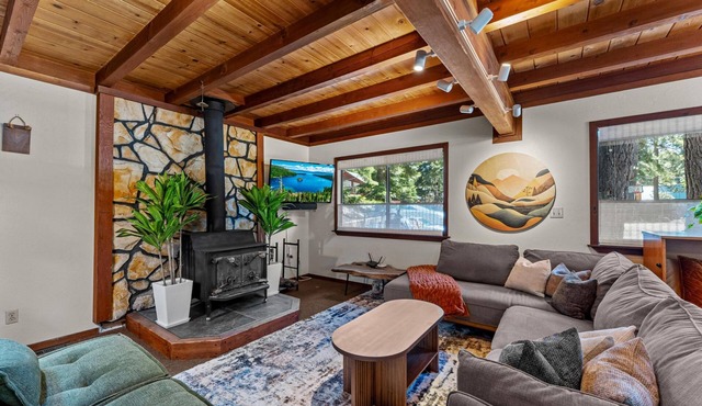 Hot Tub, Secluded West Shore Cabin! Pets OK!