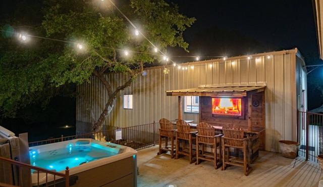 Hot Tub/Shuffleboard/Pool Table near Guadalupe Riv. & Lake