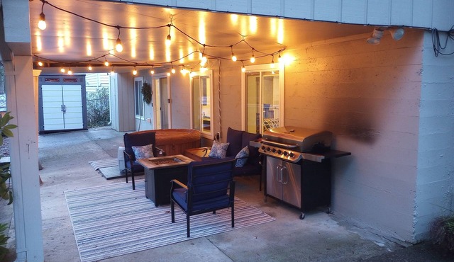 Hot tub, Shuffleboard, Full kitchen, Serene, Forest View/Hiking, 1 King, 1 Queen