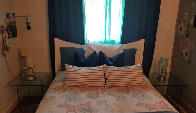 Hot Tub, Siltcoose Private Dock w/ocean access, Cottage, w/canoes!