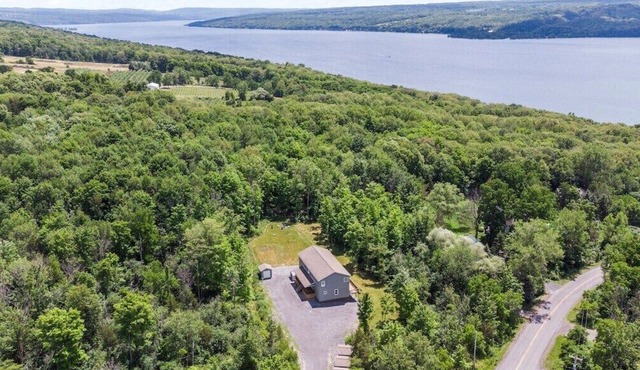 Hot Tub! Sleeps 14! Near Ithaca & Wineries!Dogs Ok!