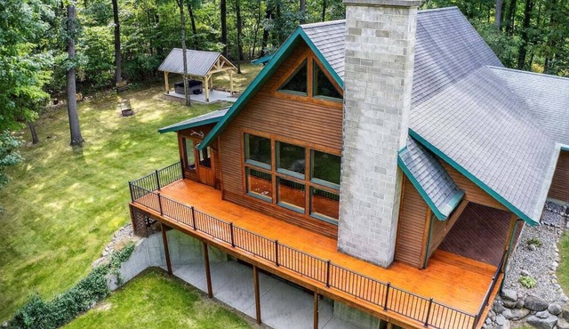 Hot tub, sleeps 14, secluded