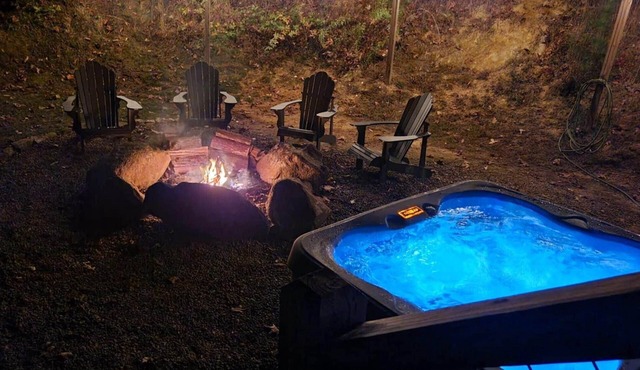 Hot Tub! Sleeps 5! Dog friendly w/View. Near WCU, Casino