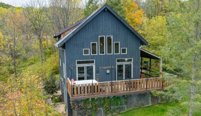 Hot Tub | Sleeps 8 | Near Wineries | Pet Friendly |Fire Pit