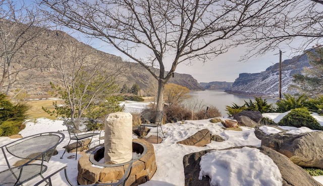 Hot Tub & Snake River Views at Twin Falls Home