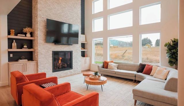 Hot tub, Sports Court, Theater, Game Room, Firepit