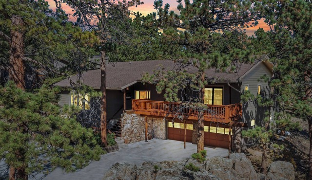Hot Tub Stargazing | Deck | 1 mile to Downtown