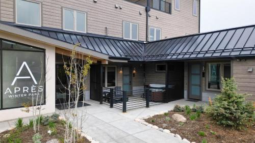 Hot Tub Steps to Dining and Ski Shuttle