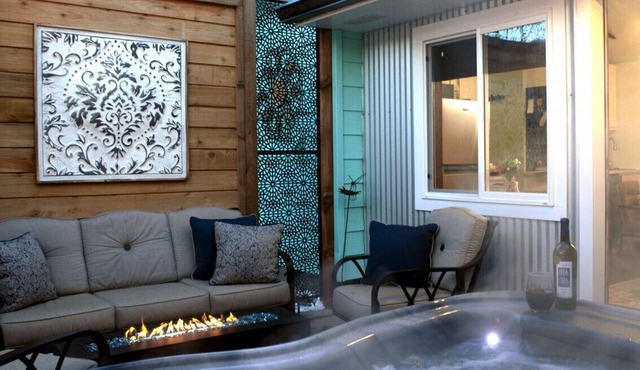 Hot Tub Studio! Sparkling Clean, Close to Oldtown.
