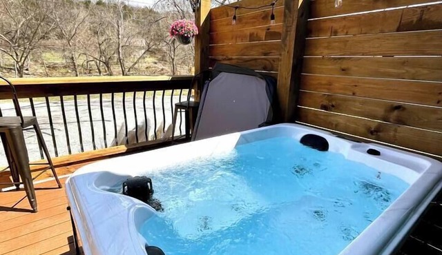 Hot Tub Suite at a Vintage Motel (21)