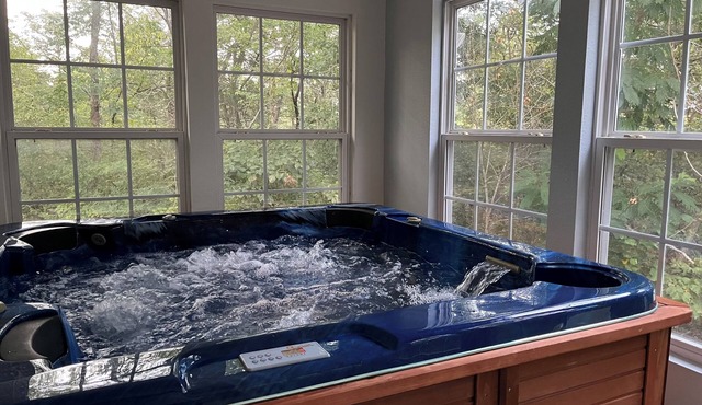 HOT TUB - The Lodge - 4 bedroom home at Table Rock Lake - 2 blocks from water