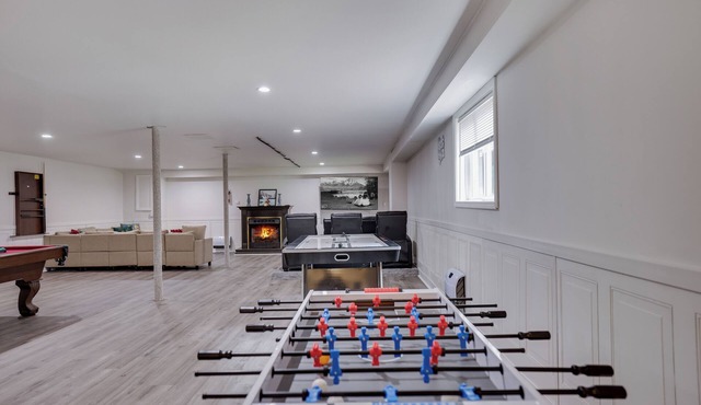 Hot Tub & Theater Haven-Lake and Ski Retreat