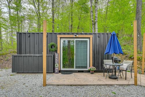 Hot Tub! Tiny Home, 2 Mi to Mohican State Park