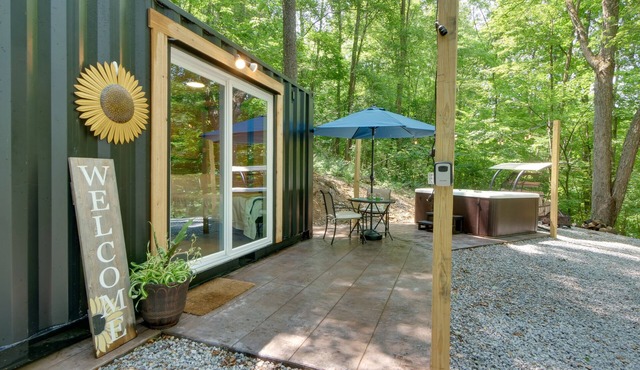 Hot Tub! Tiny Home, 2 Mi to Mohican State Park