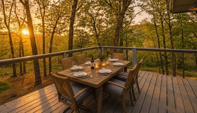 Hot Tub · Trail to Lake · Sleeps 15 · Pets OK