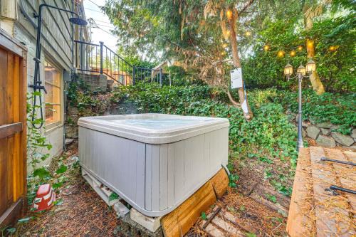 Hot Tub, Trails and Tranquil Views! Cozy SeaTac Spot