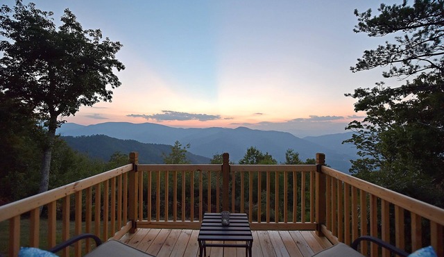 Hot Tub, Trails & Epic Views + Biltmore Pass | Stylish Cabin Near Waynesville